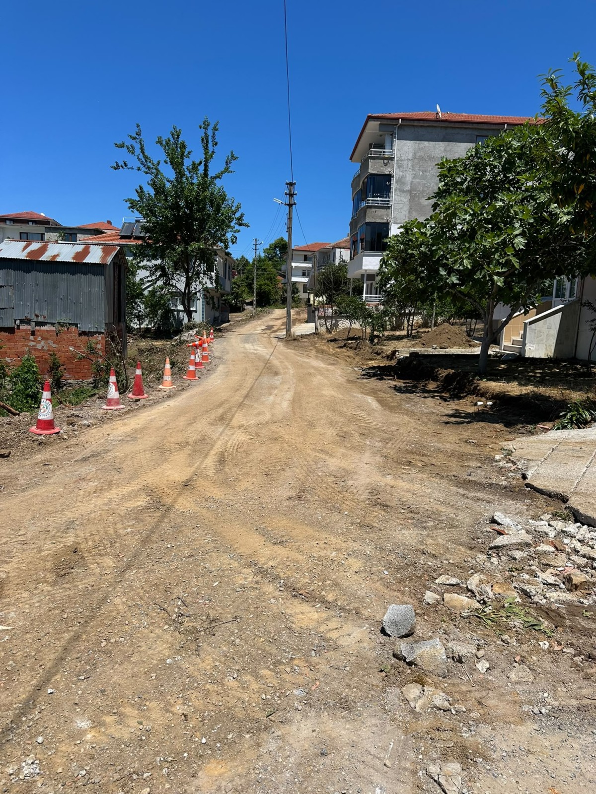 Kuzuluk Mahallesi'nde beton yol çalışmaları başladı